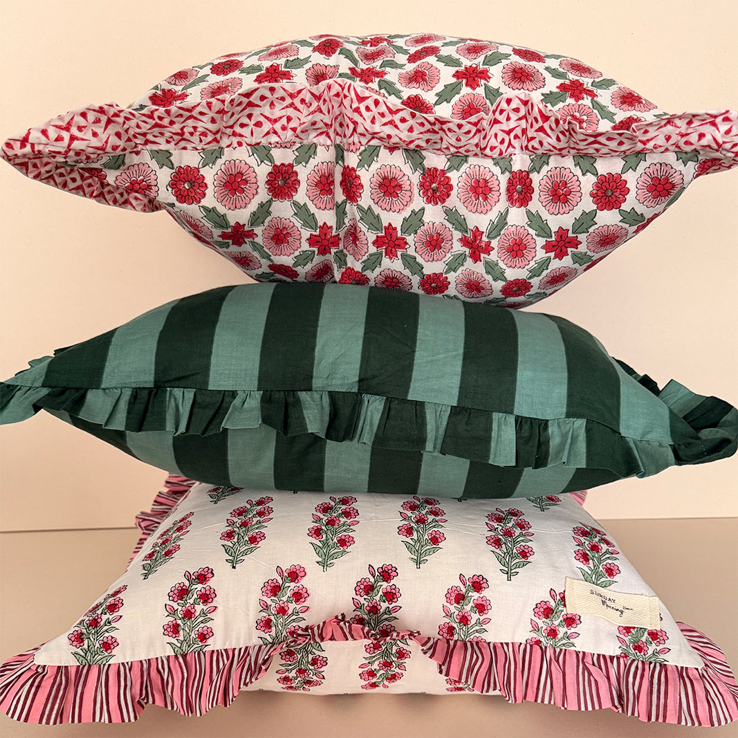 FUNDA DE COJÍN ESTAMPADO DE FLORES ROSAS ROJAS Y VERDES