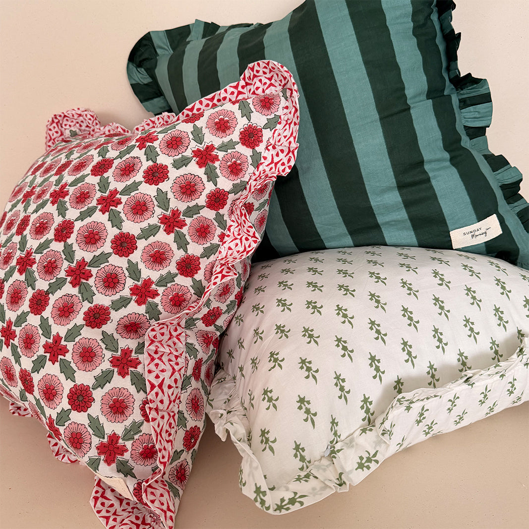 FUNDA DE COJÍN ESTAMPADO DE FLORES ROSAS ROJAS Y VERDES