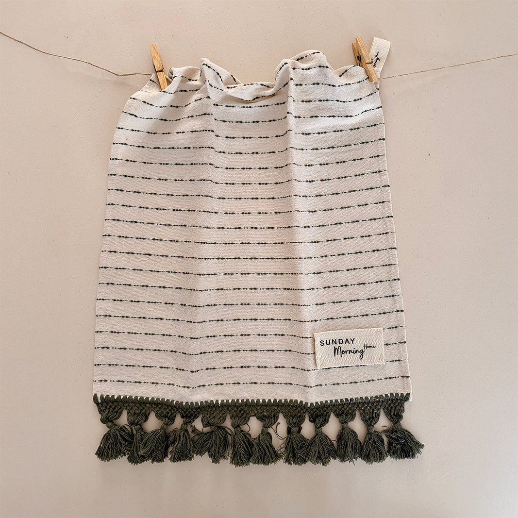 PAÑO DE COCINA CON FLECOS BORDADOS PUNTO DE HORMIGA