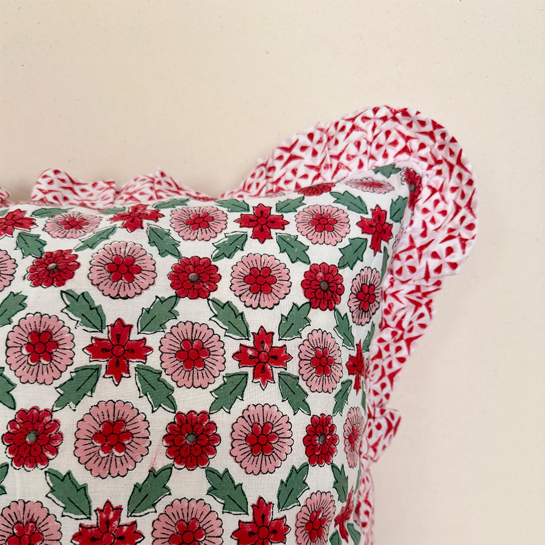 FUNDA DE COJÍN ESTAMPADO DE FLORES ROSAS ROJAS Y VERDES